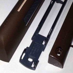 KEHM 84 Комплект ЕНМ 1284 + АЕА 1337: Приточное оконное устройство EМM², гигрорегулируемый расход воздуха 26-45 м³/ч, переключатель режимов работы, цвет по RAL 8017 (тик)