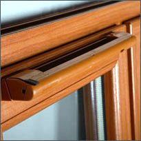 EMM 830 Aereco приточный клапан для окон с гигрорегулированием 5-35 м³/ч, цвет по RAL 8001(дуб)